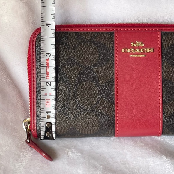Authentic COACH Wallet - Picture 8 of 9